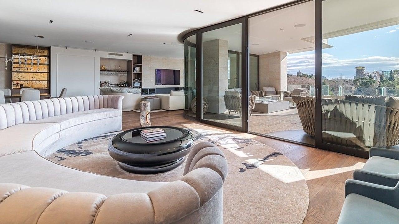 A refined contemporary residence in Spain